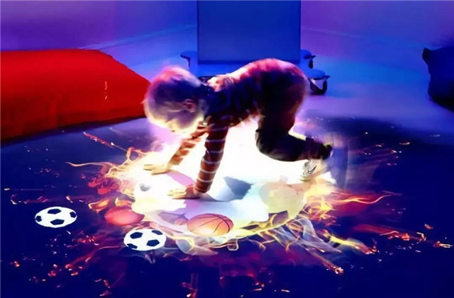 地面互動(dòng)投影讓你有種身臨其境的感覺(jué)